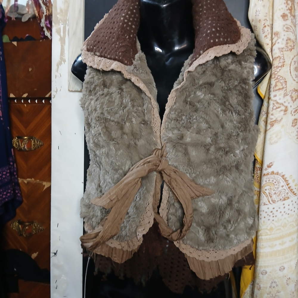 Chic Brown Faux Fur Vest with Lace Trim